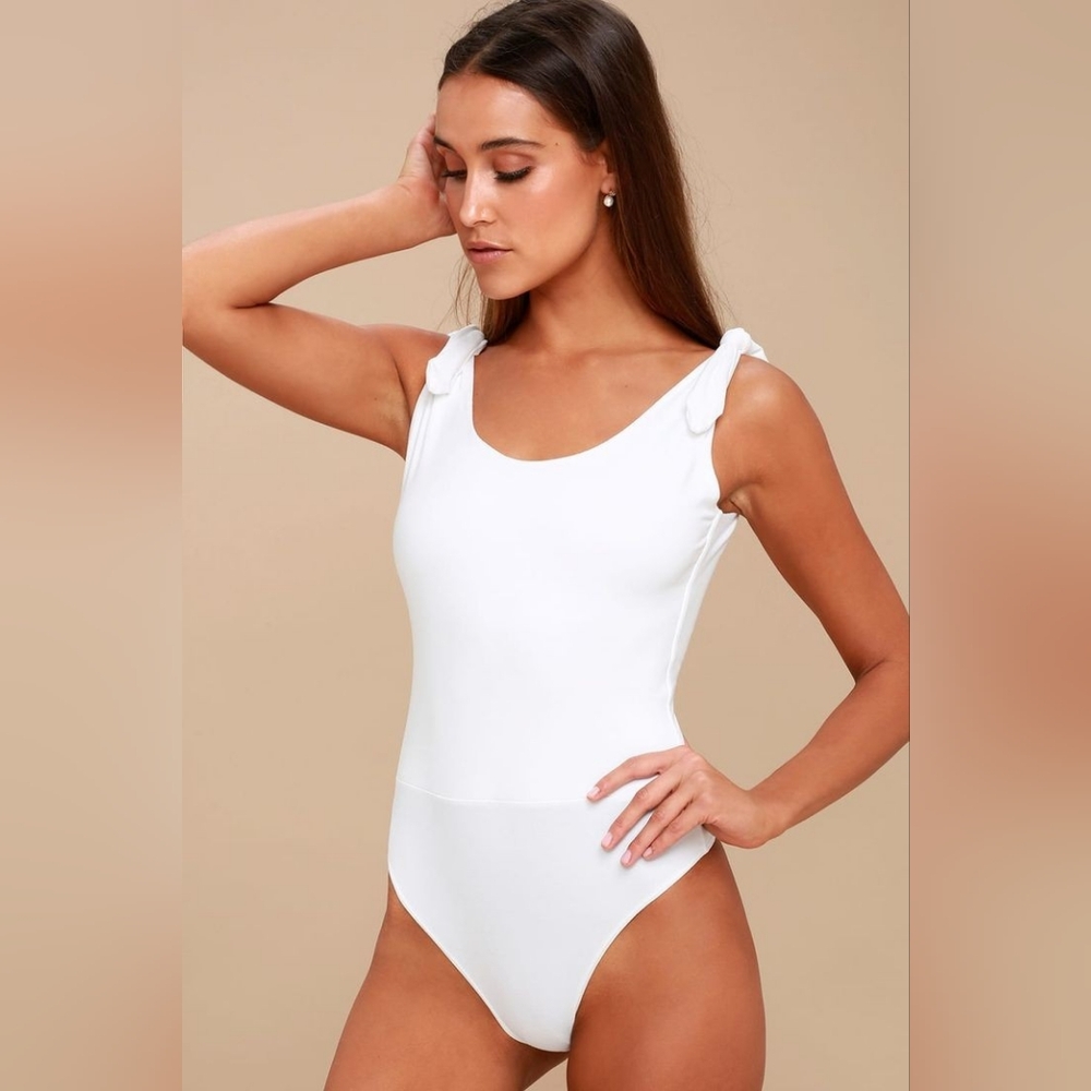 NWOT Lulus Bodysuit with Shoulder Ties, size M 🤍